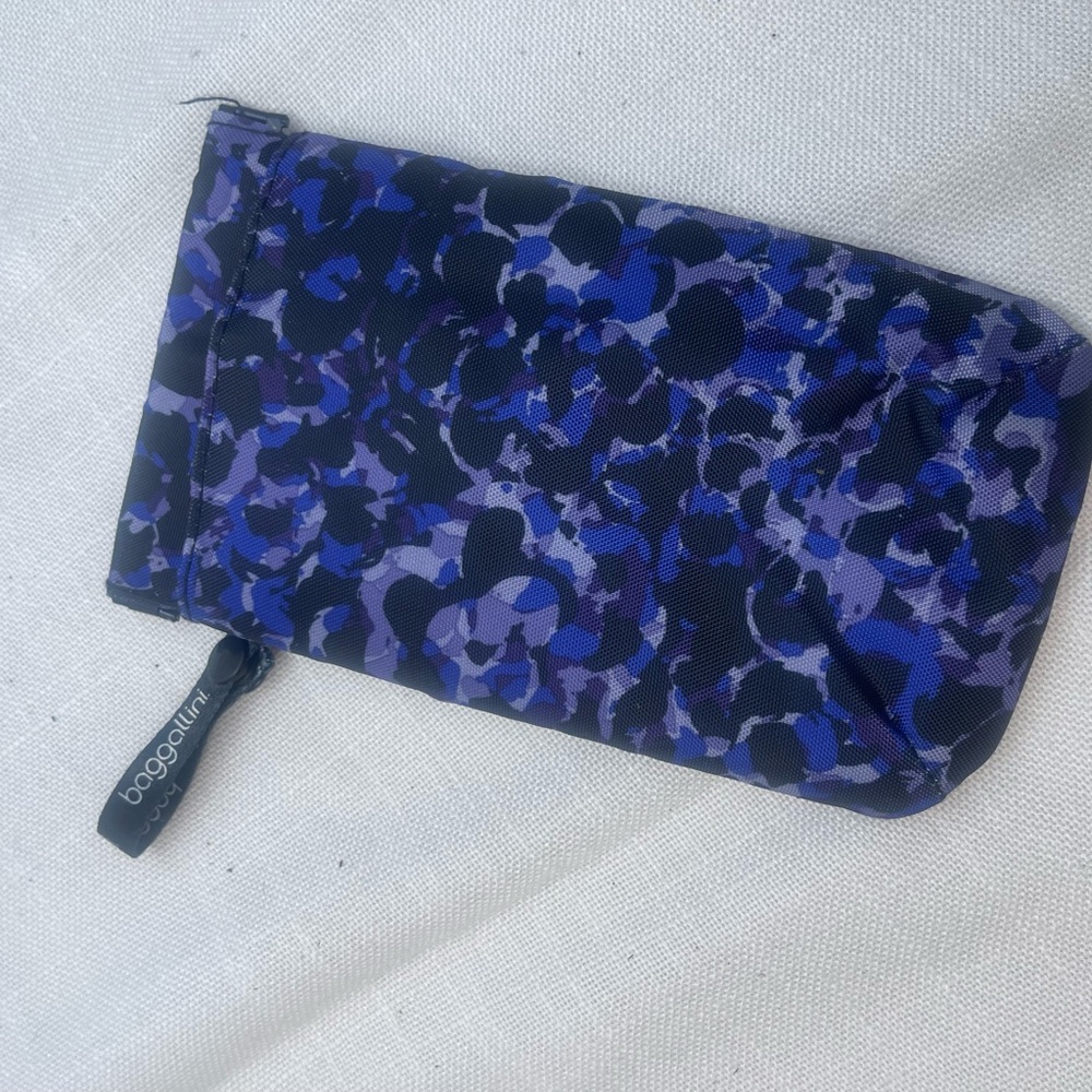 Baggallini Blue and Black Sunglasses Case